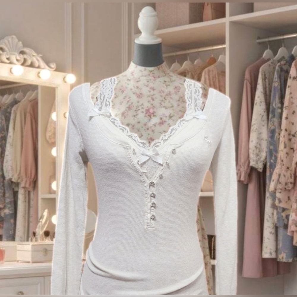 Y2K White Silver Abercrombie & Fitch Long-Sleeve Henley Top w/ Rhinestone Button